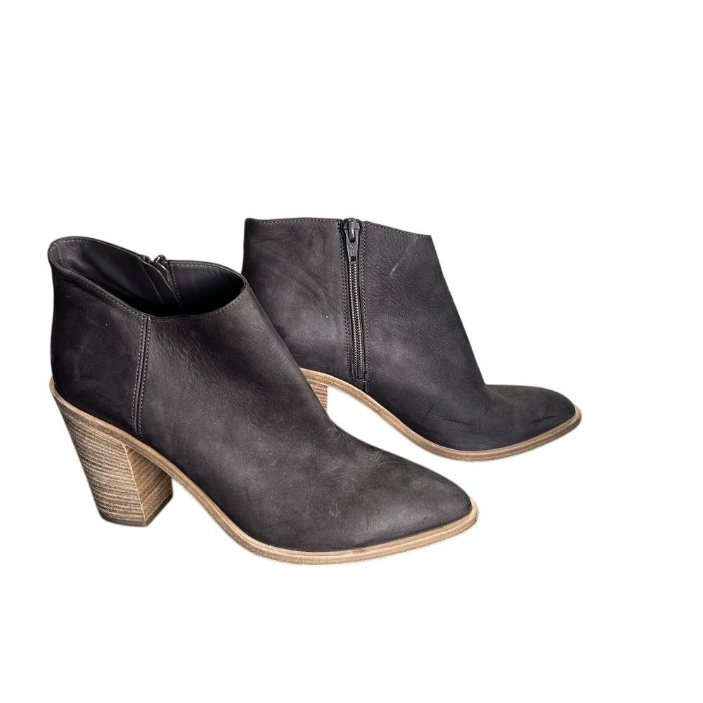 Vince Easton nubuck leather ankle boots Size 9M Brown Stacked Heel Date Night